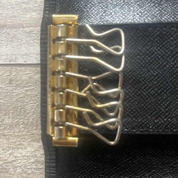 LOUIS VUITTON Black Epi Leather Key and Card Holder - Picture 4 of 8